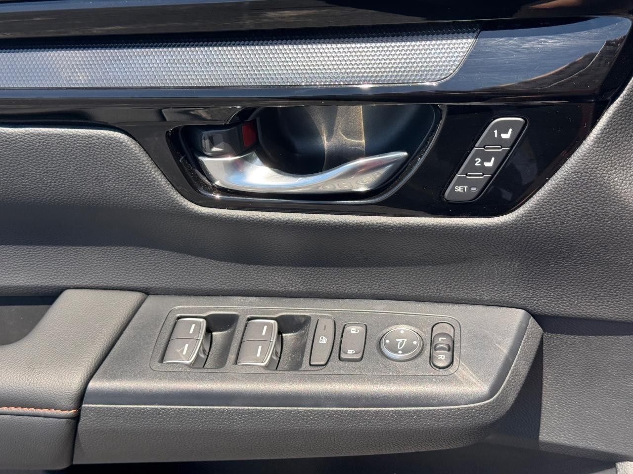 Honda CR-V Hybrid Vehicle Full-screen Gallery Image 27