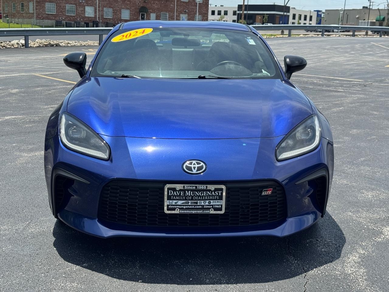 Toyota GR86 Vehicle Full-screen Gallery Image 10