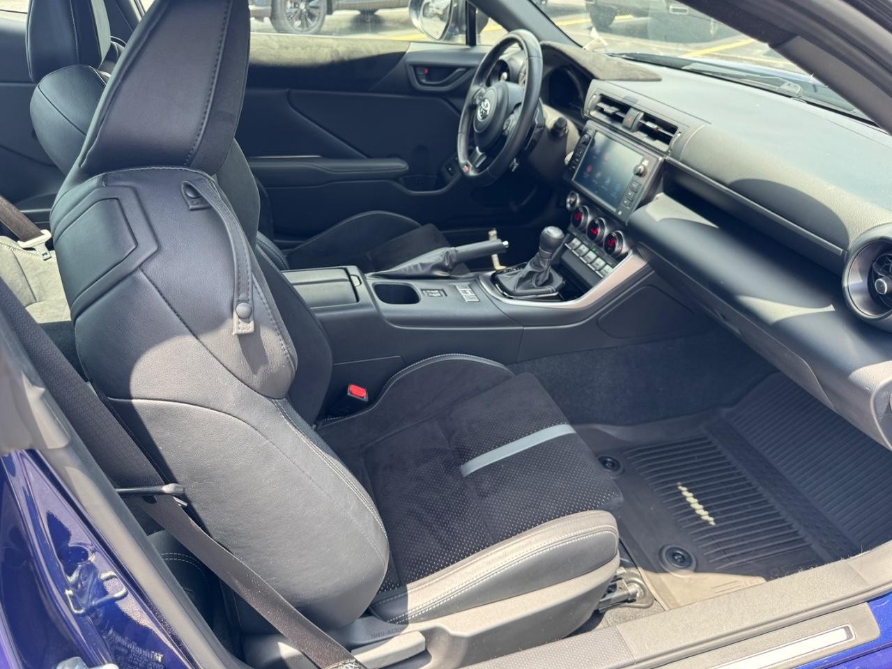 Toyota GR86 Vehicle Full-screen Gallery Image 12