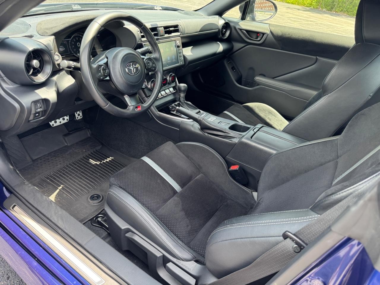 Toyota GR86 Vehicle Full-screen Gallery Image 14