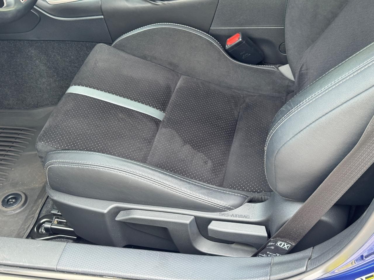 Toyota GR86 Vehicle Full-screen Gallery Image 16