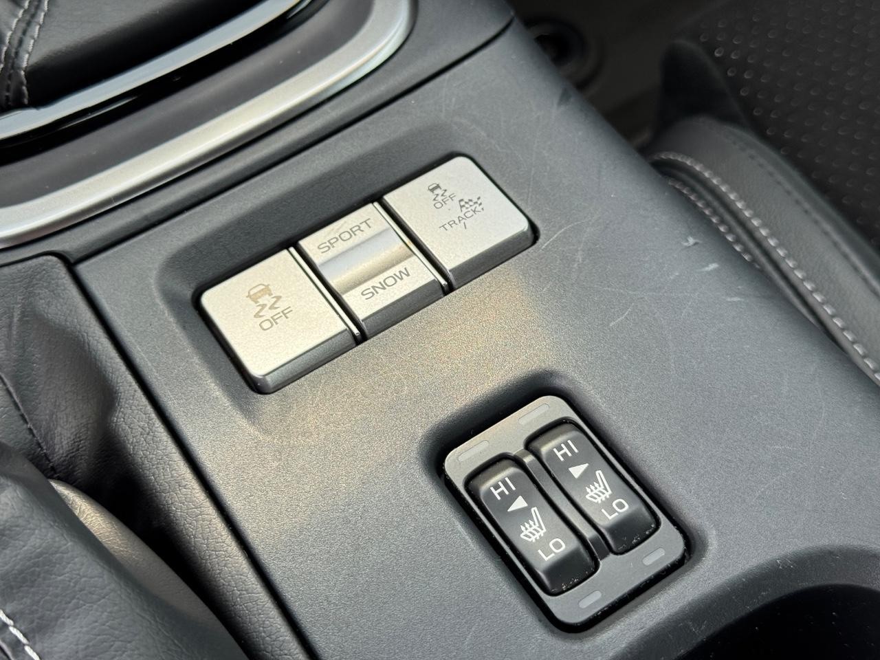 Toyota GR86 Vehicle Full-screen Gallery Image 21