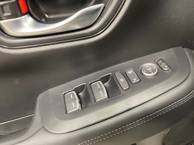 Honda HR-V Vehicle Full-screen Gallery Image 14