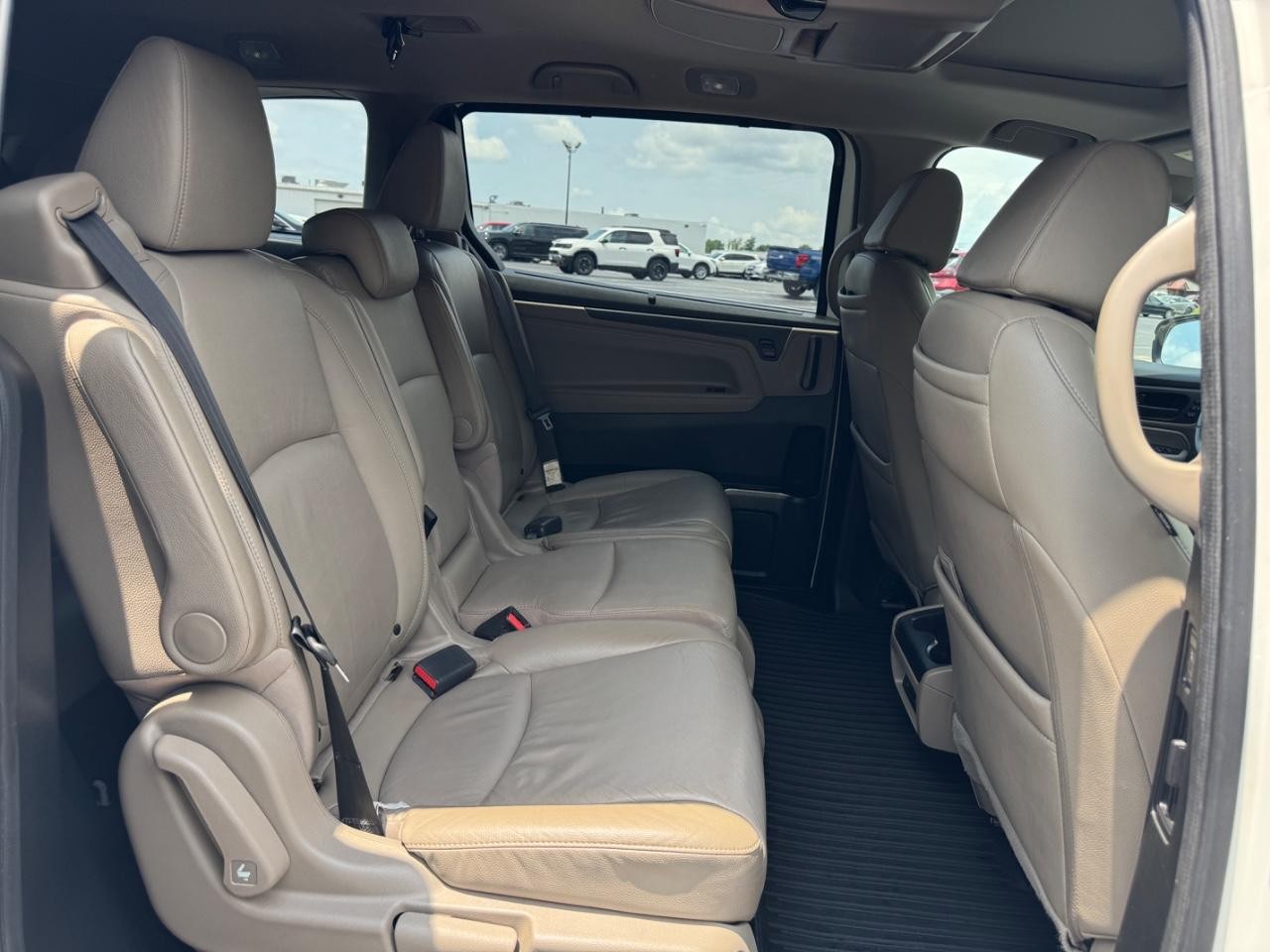 Honda Odyssey Vehicle Full-screen Gallery Image 11
