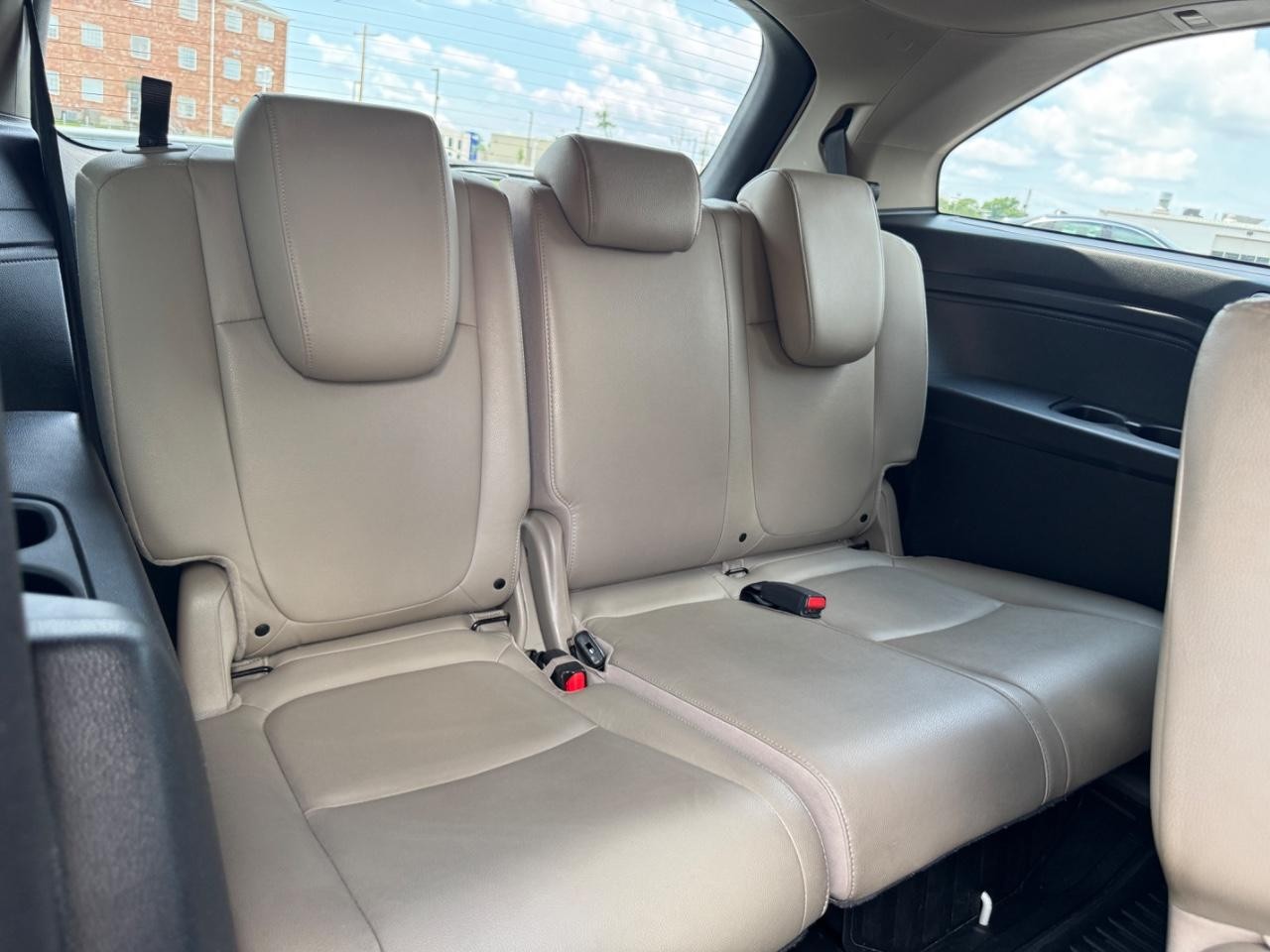 Honda Odyssey Vehicle Full-screen Gallery Image 12