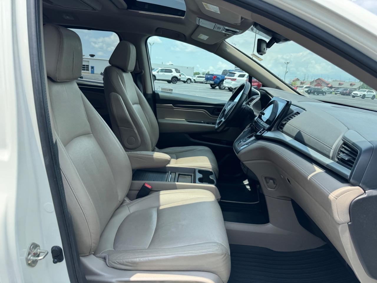 Honda Odyssey Vehicle Full-screen Gallery Image 18