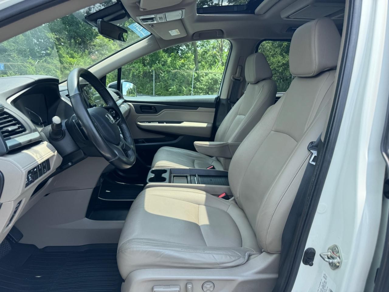 Honda Odyssey Vehicle Full-screen Gallery Image 19