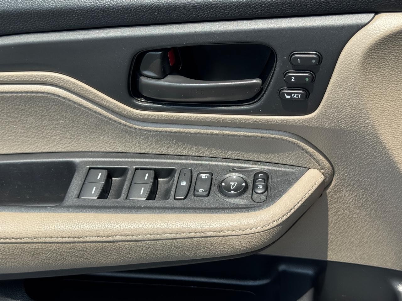 Honda Odyssey Vehicle Full-screen Gallery Image 27
