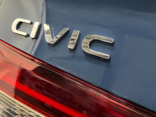 Honda Civic Sedan Hybrid Vehicle Full-screen Gallery Image 06