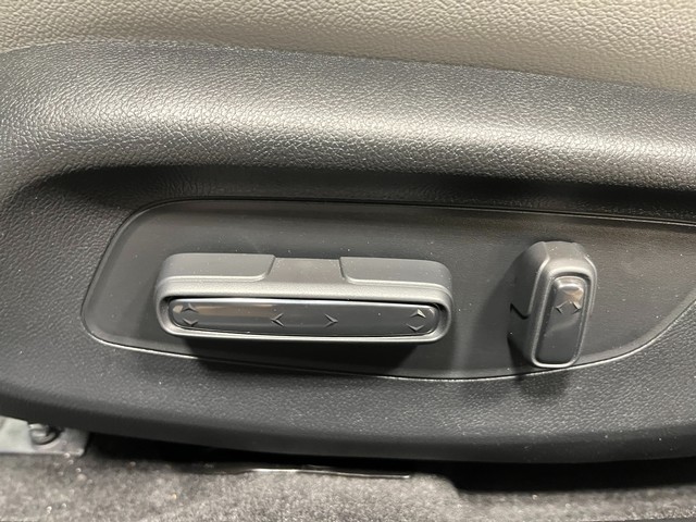 Honda Civic Sedan Hybrid Vehicle Full-screen Gallery Image 15