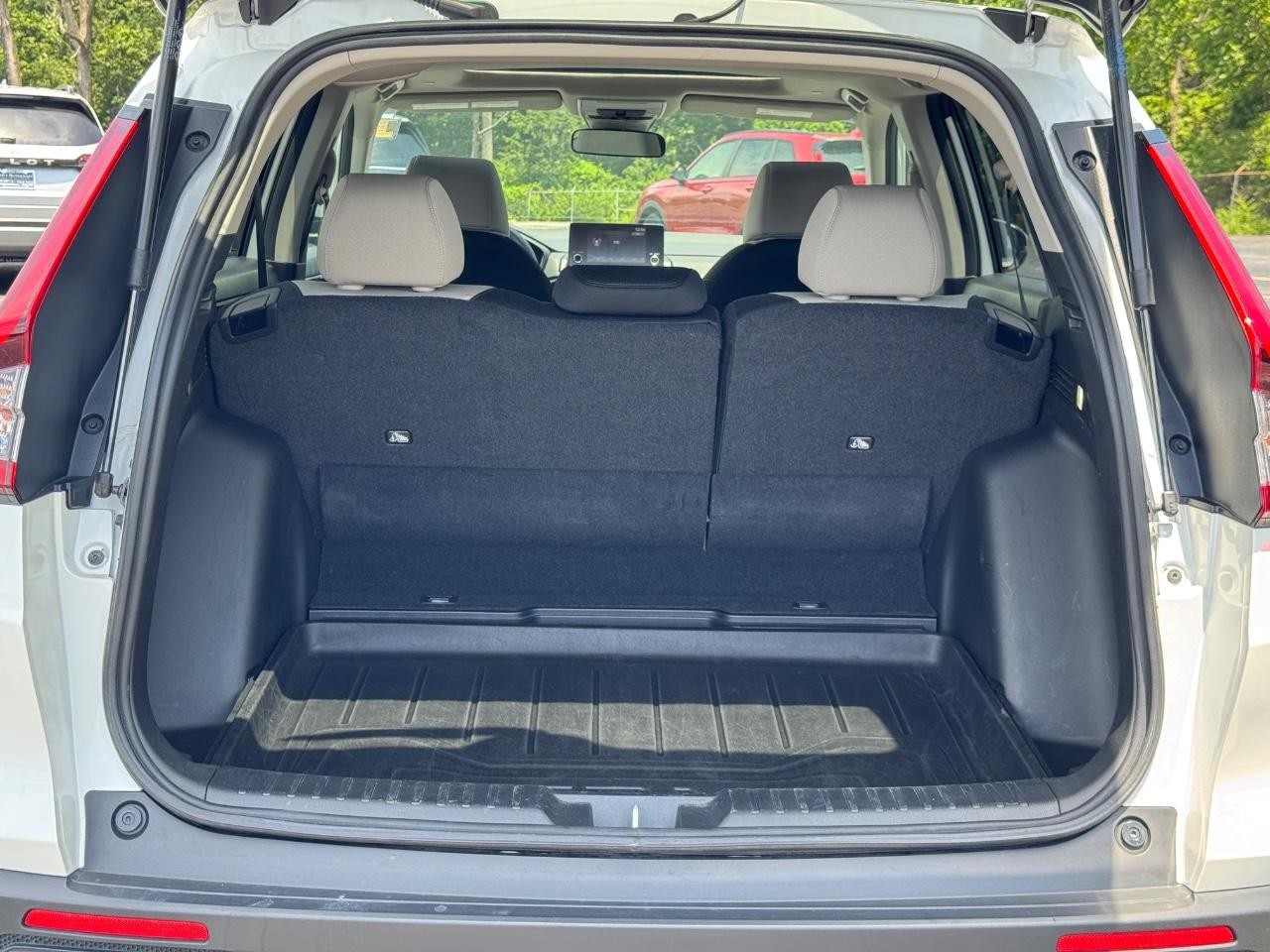 Honda CR-V Vehicle Full-screen Gallery Image 05