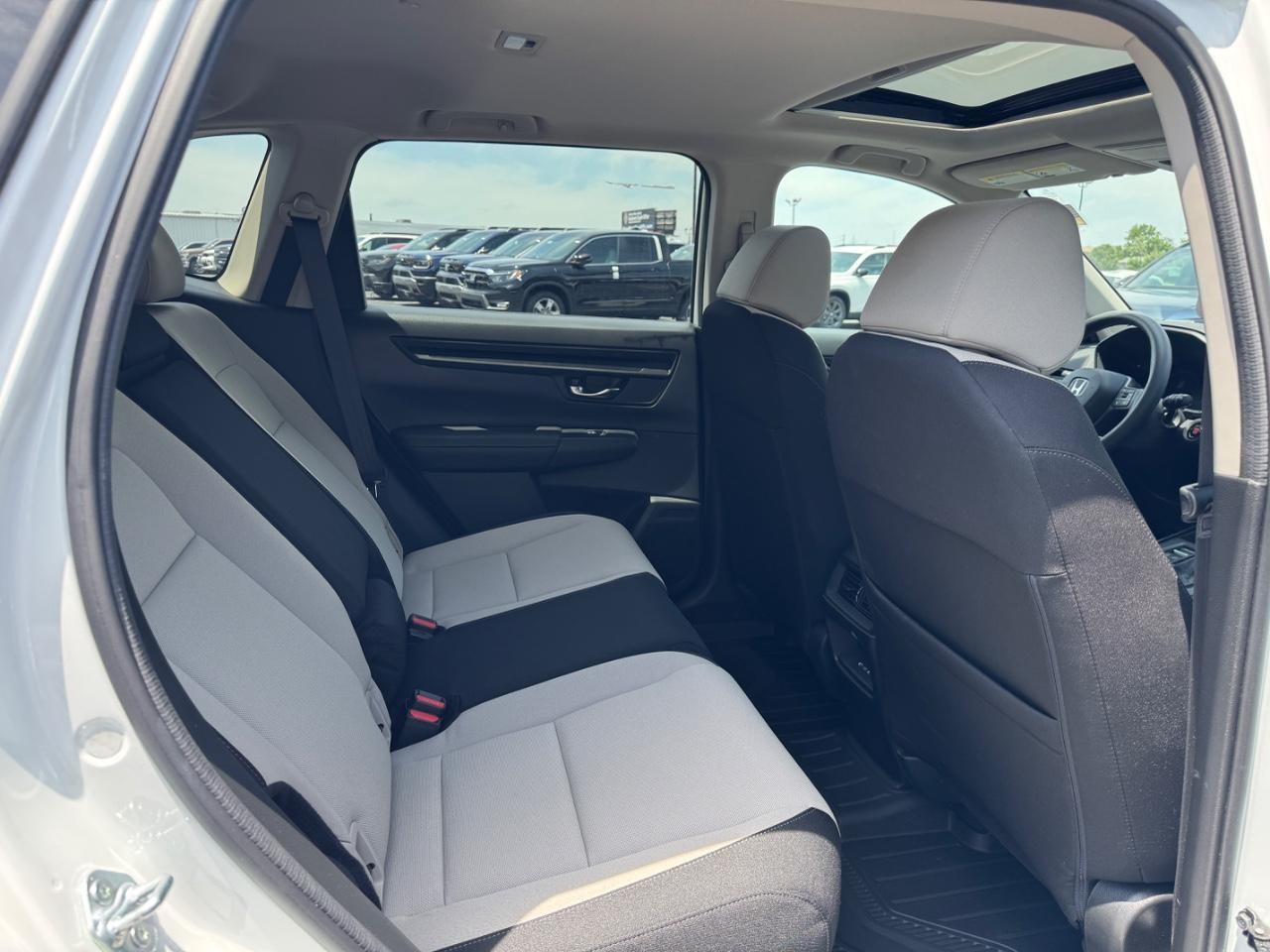 Honda CR-V Vehicle Full-screen Gallery Image 11