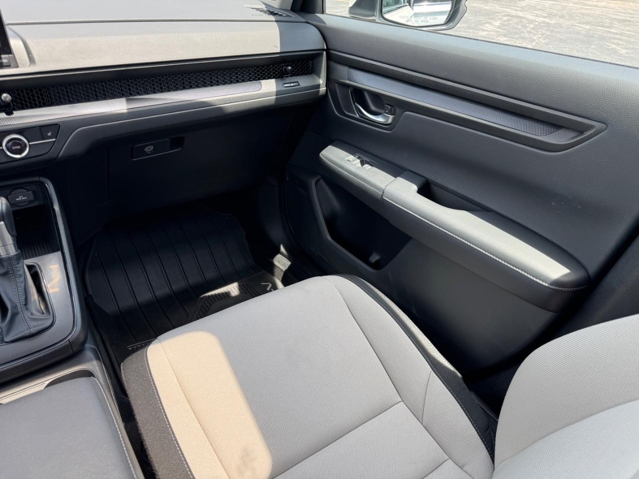 Honda CR-V Vehicle Full-screen Gallery Image 16