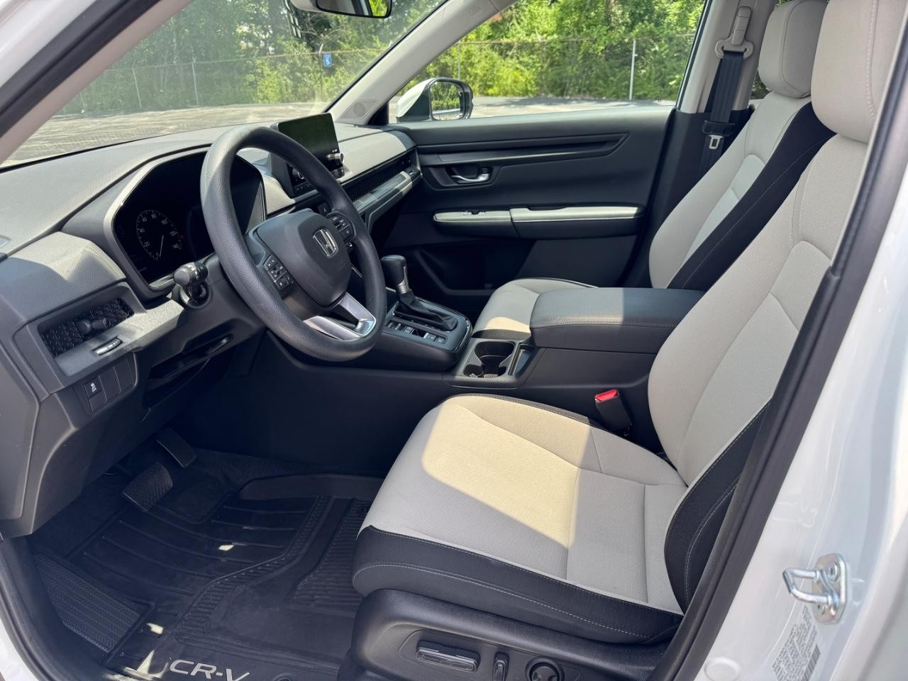 Honda CR-V Vehicle Full-screen Gallery Image 17