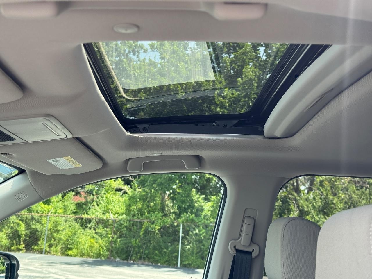 Honda CR-V Vehicle Full-screen Gallery Image 18