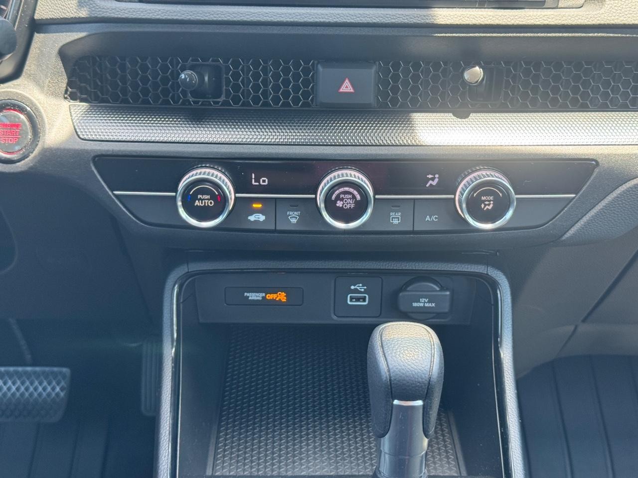 Honda CR-V Vehicle Full-screen Gallery Image 15