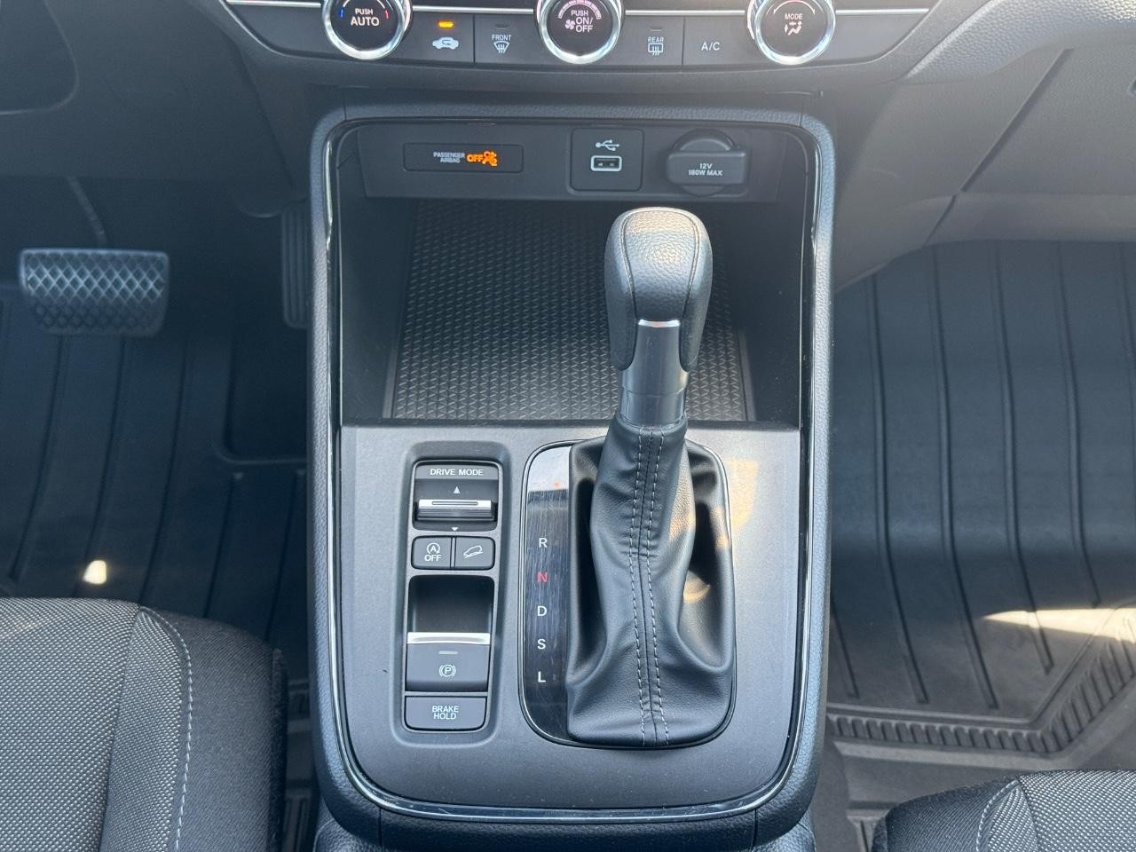 Honda CR-V Vehicle Full-screen Gallery Image 16
