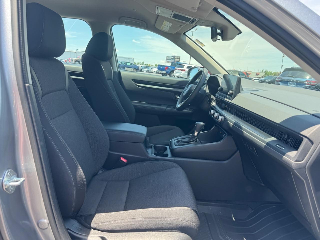 Honda CR-V Vehicle Full-screen Gallery Image 18