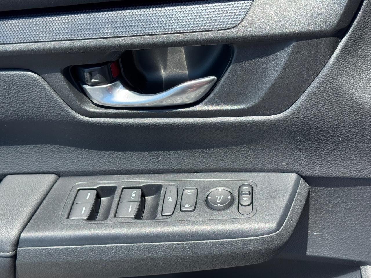 Honda CR-V Vehicle Full-screen Gallery Image 25