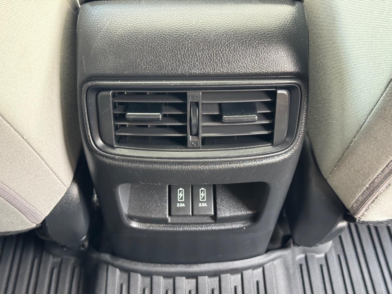 Honda CR-V Vehicle Full-screen Gallery Image 16