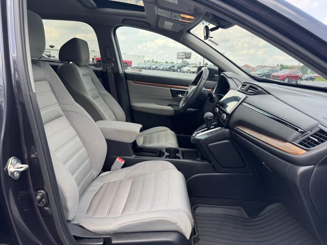 Honda CR-V Vehicle Full-screen Gallery Image 17