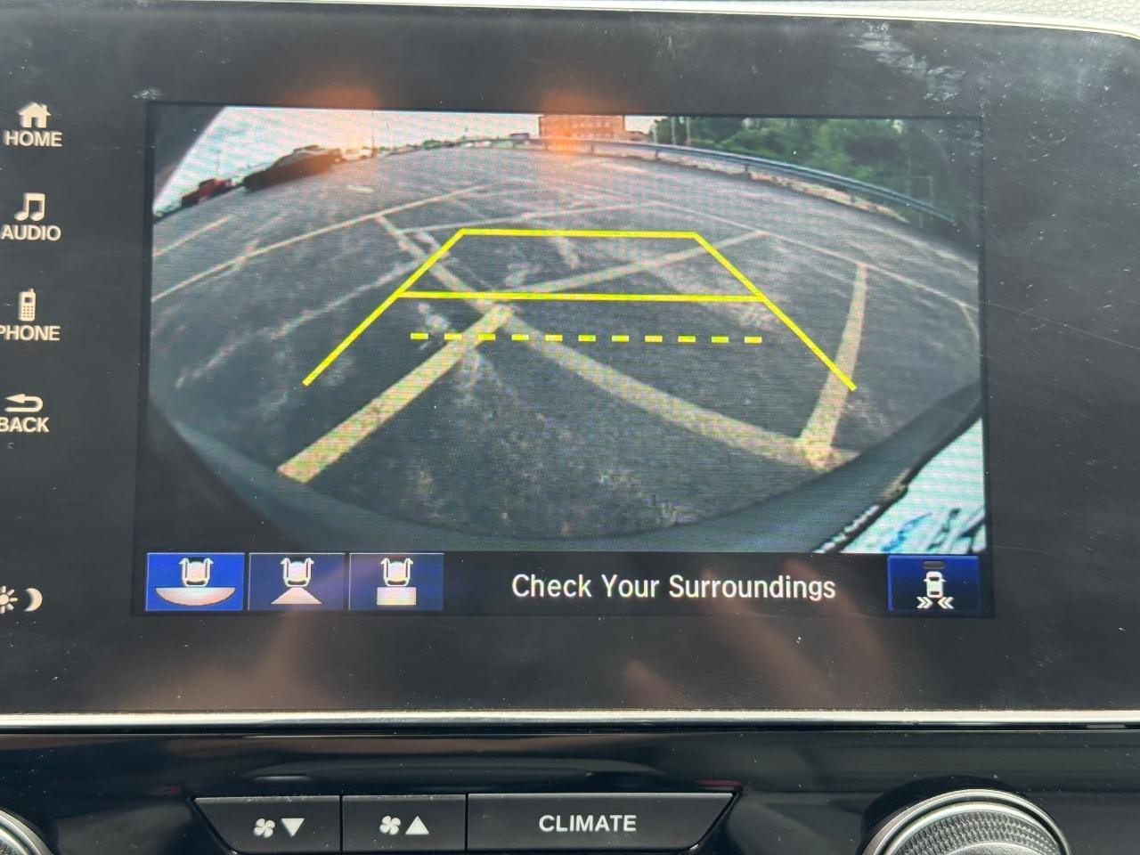 Honda CR-V Vehicle Full-screen Gallery Image 24