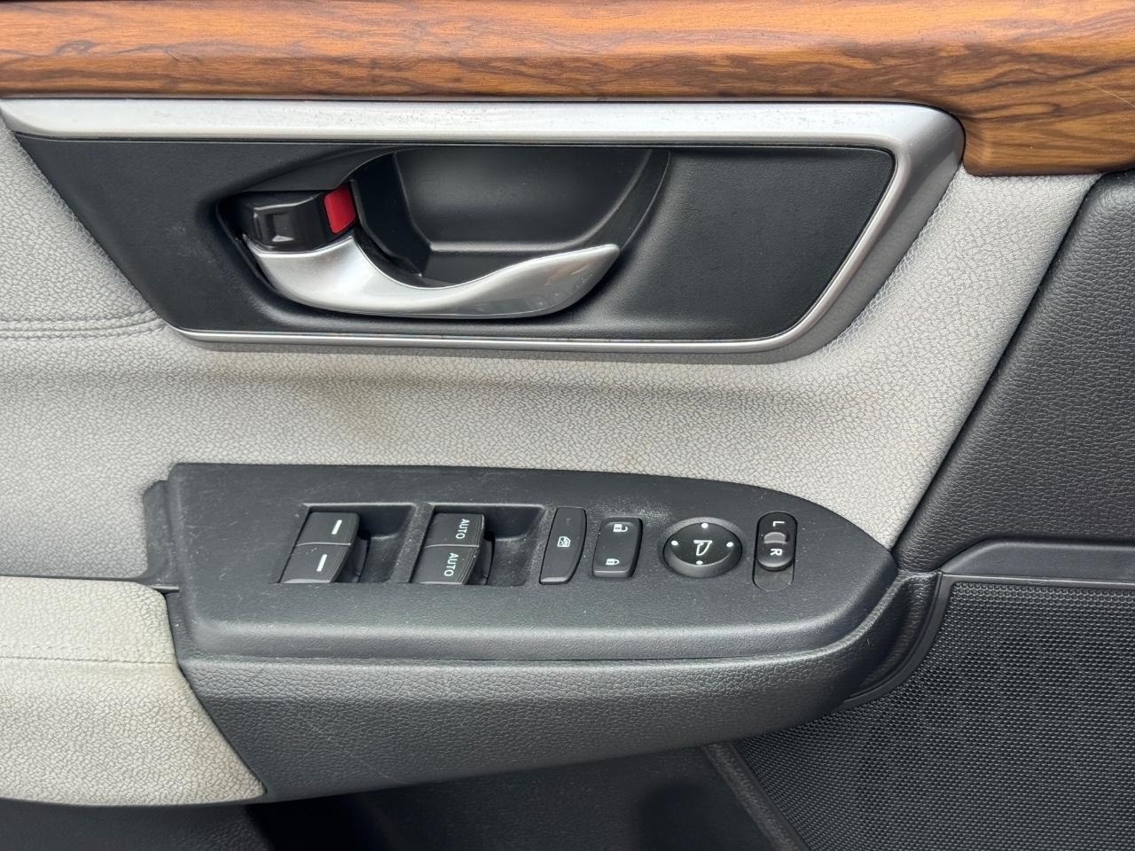 Honda CR-V Vehicle Full-screen Gallery Image 25