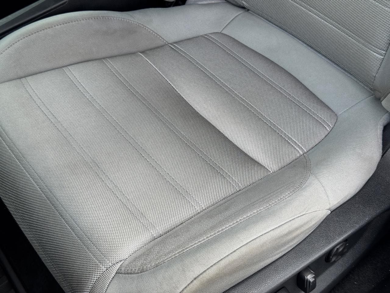 Honda CR-V Vehicle Full-screen Gallery Image 26