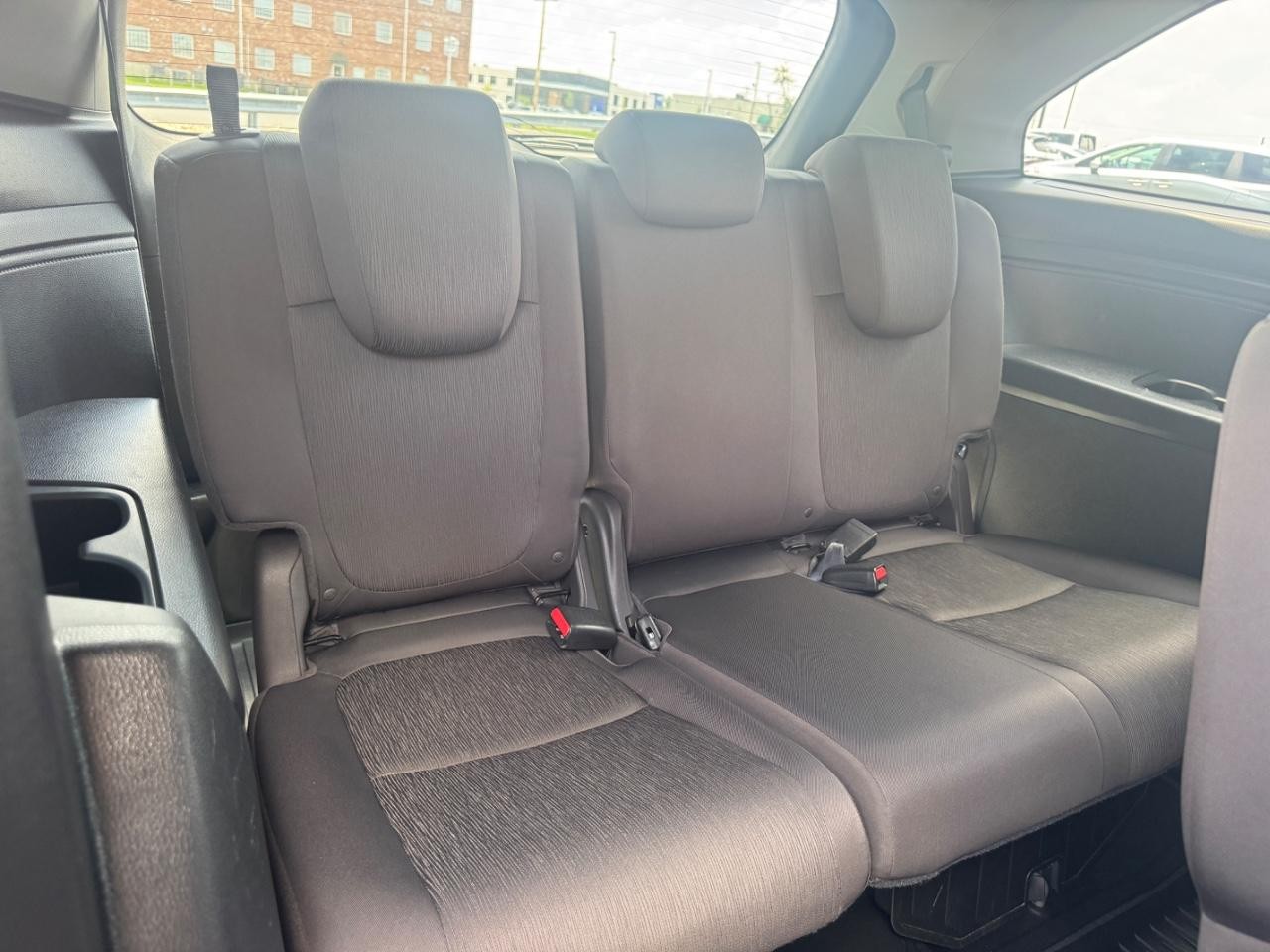 Honda Odyssey Vehicle Full-screen Gallery Image 12