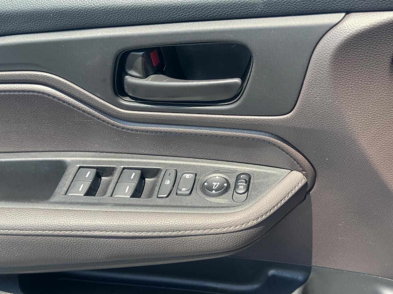 Honda Odyssey Vehicle Full-screen Gallery Image 24