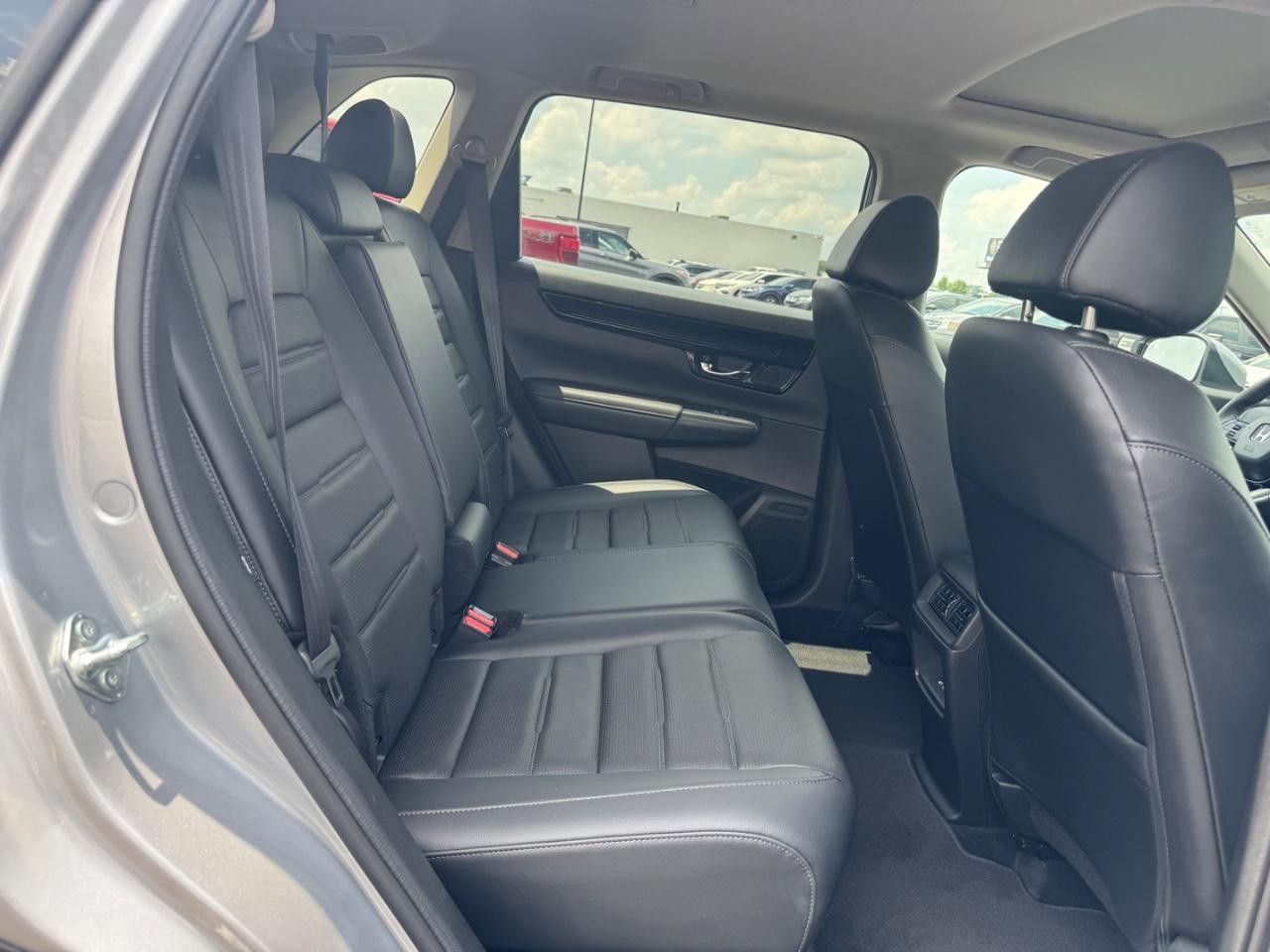 Honda CR-V Vehicle Full-screen Gallery Image 11