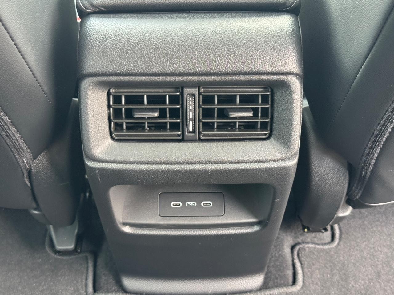 Honda CR-V Vehicle Full-screen Gallery Image 17
