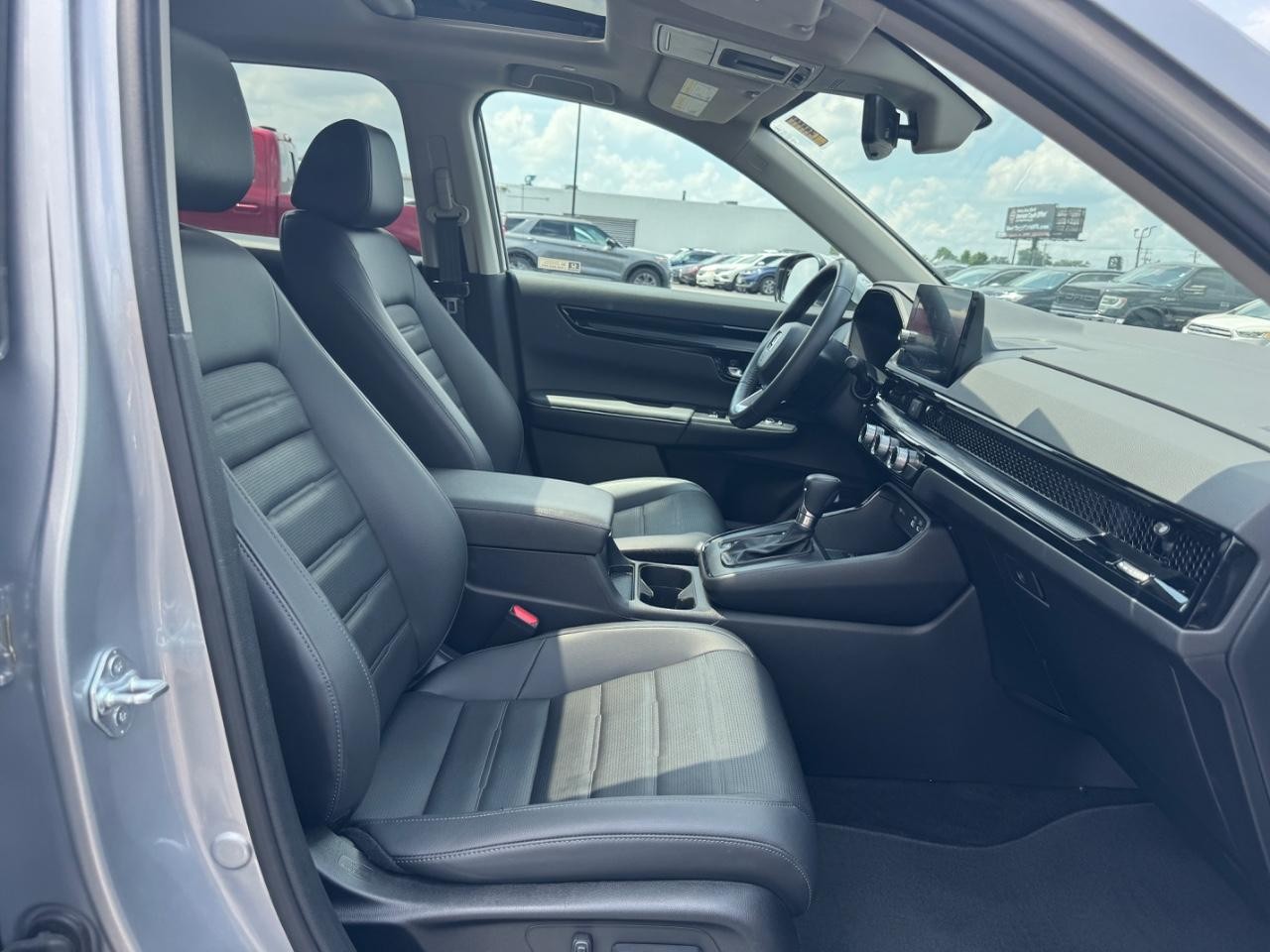 Honda CR-V Vehicle Full-screen Gallery Image 18