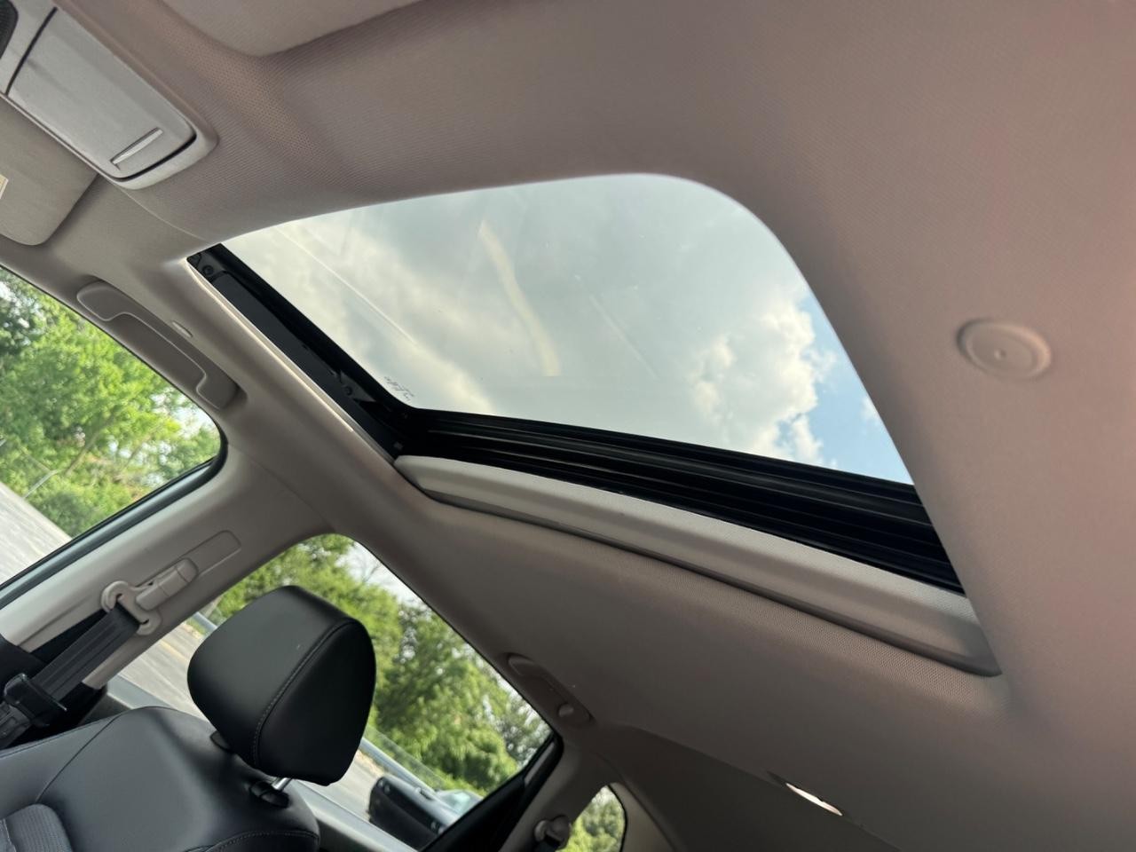 Honda CR-V Vehicle Full-screen Gallery Image 20