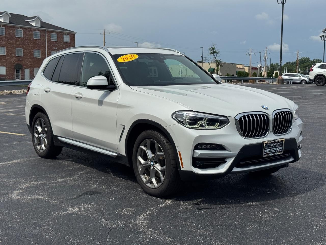 BMW X3 Vehicle Full-screen Gallery Image 02