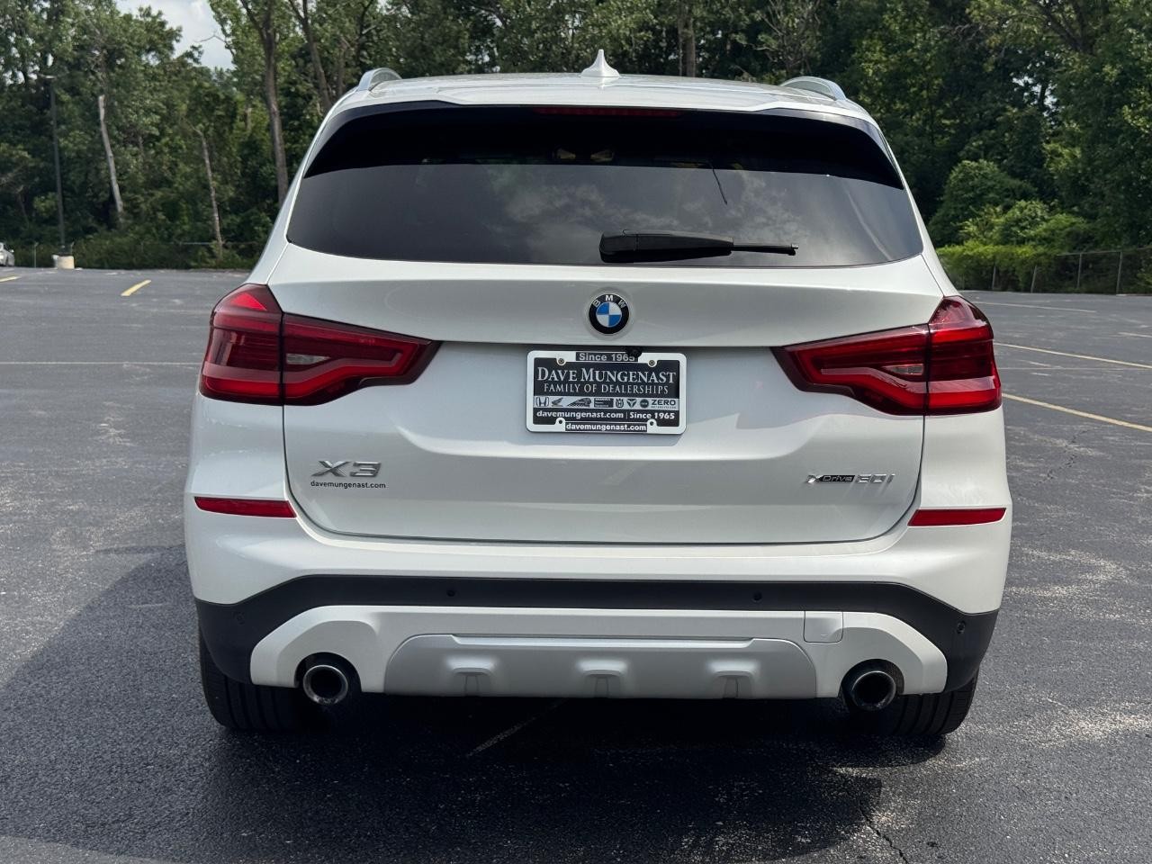 BMW X3 Vehicle Full-screen Gallery Image 06