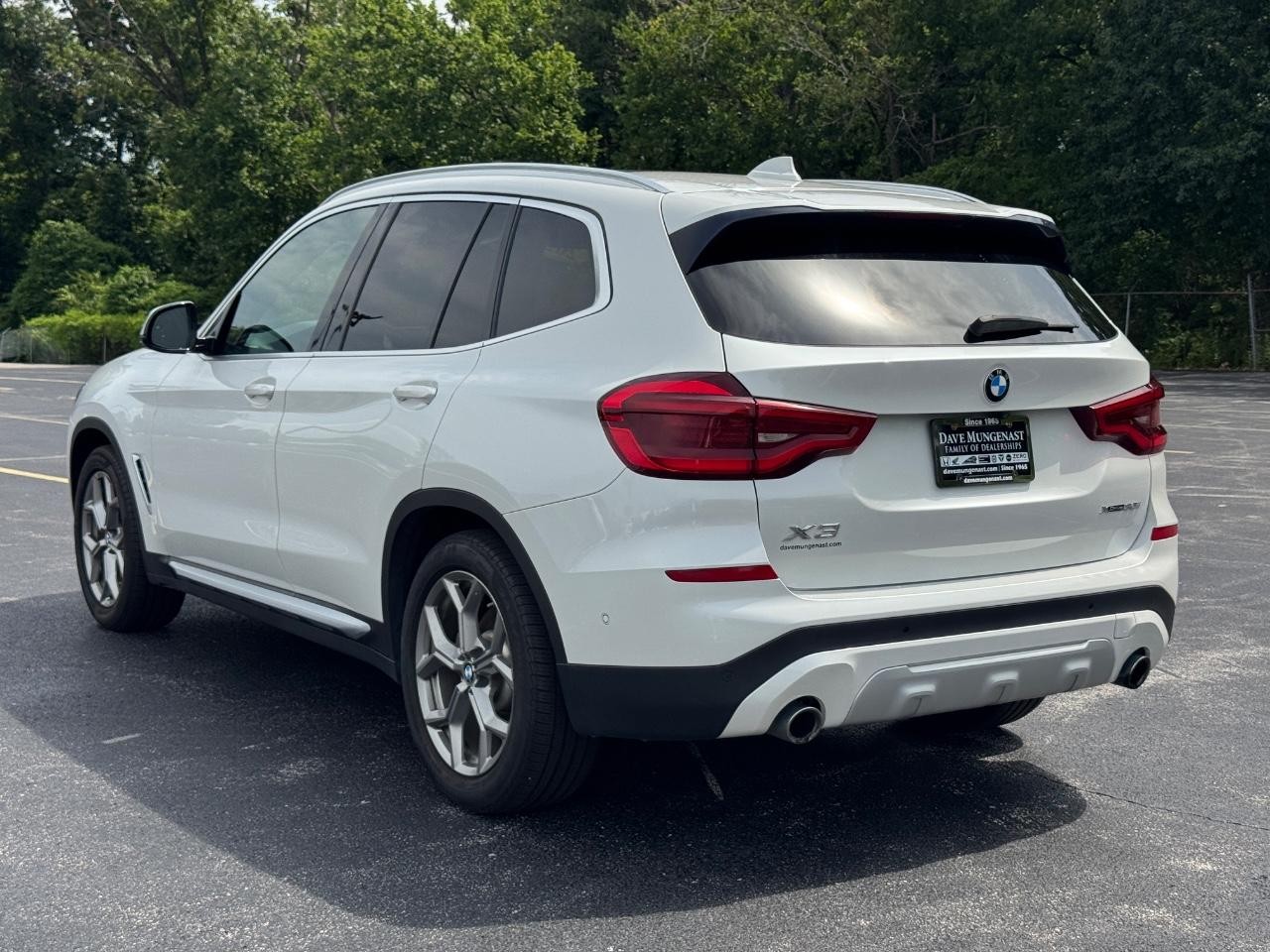 BMW X3 Vehicle Full-screen Gallery Image 07