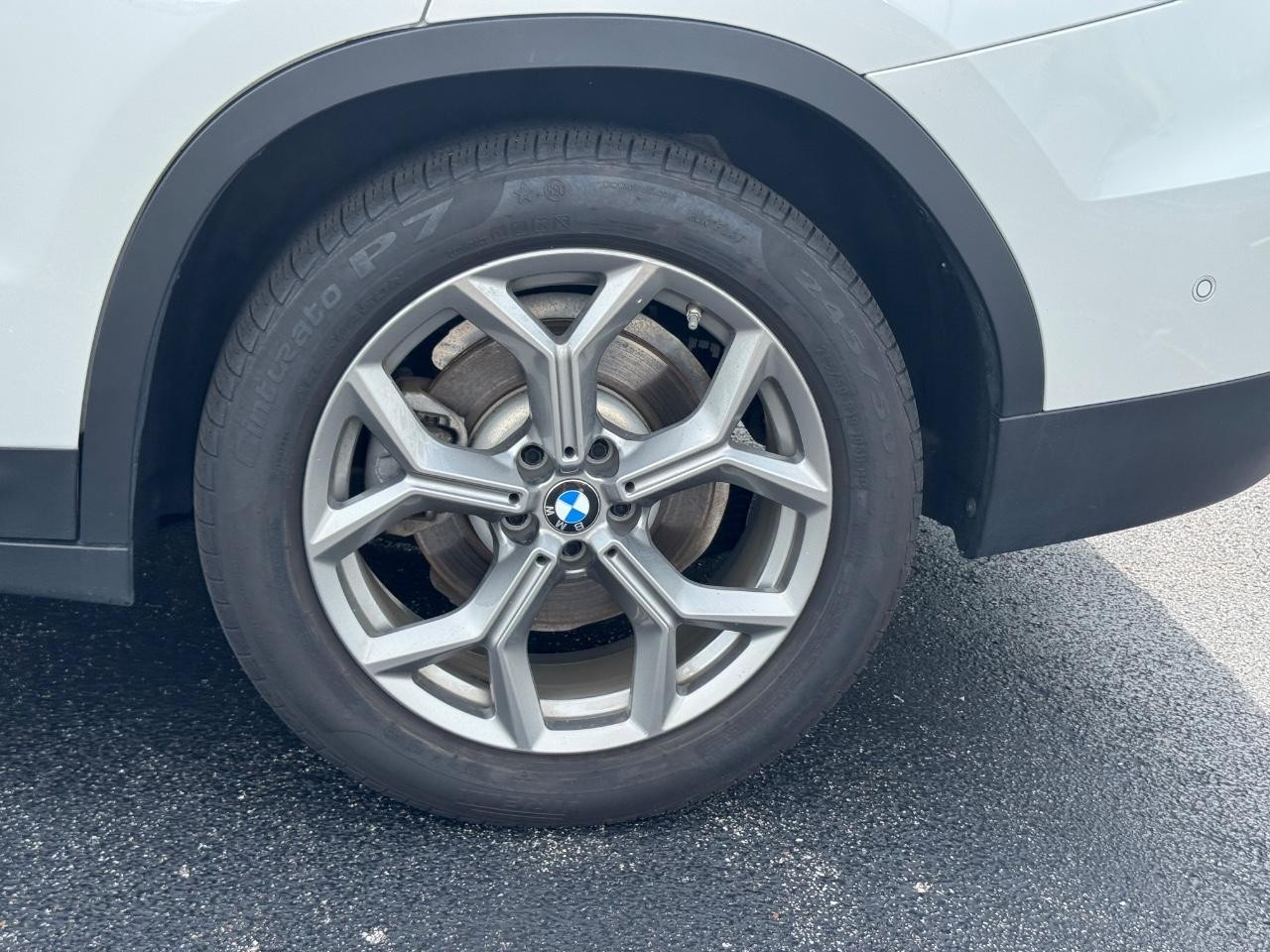BMW X3 Vehicle Full-screen Gallery Image 08