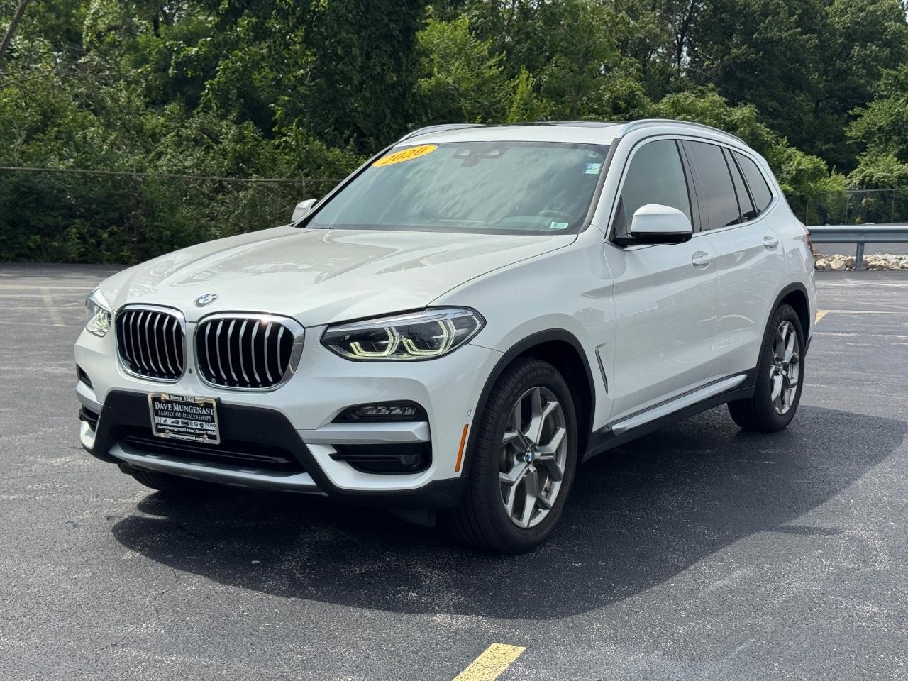 BMW X3 Vehicle Full-screen Gallery Image 09