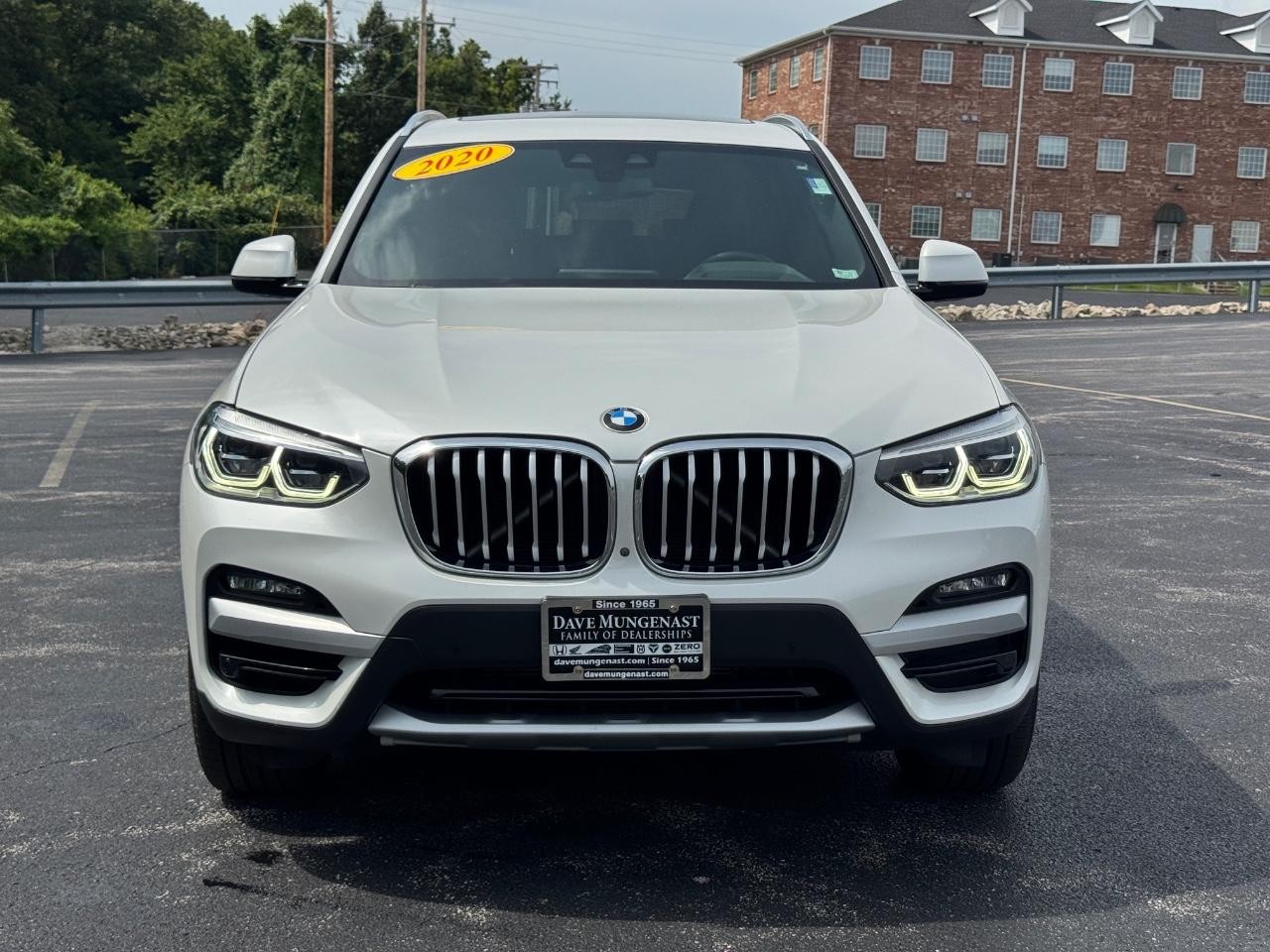 BMW X3 Vehicle Full-screen Gallery Image 10