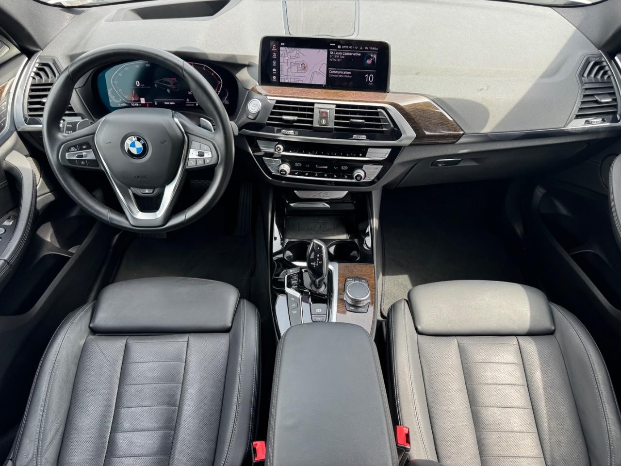 BMW X3 Vehicle Full-screen Gallery Image 12