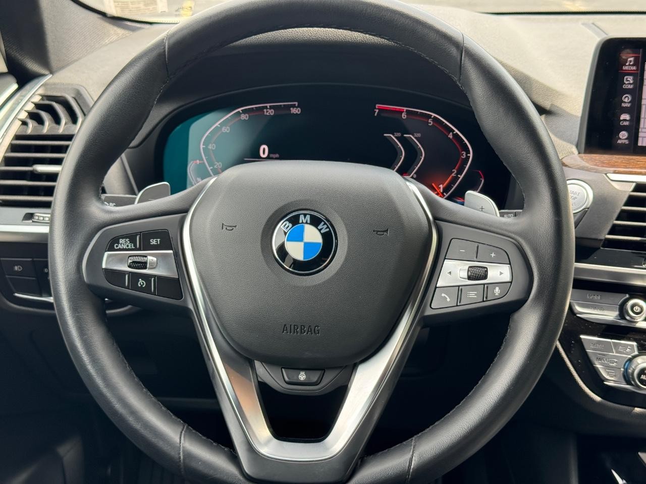 BMW X3 Vehicle Full-screen Gallery Image 13