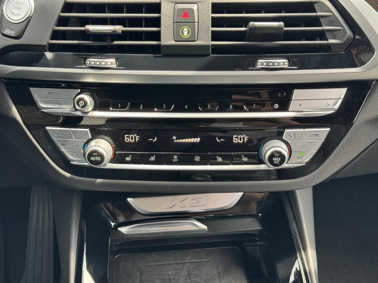 BMW X3 Vehicle Full-screen Gallery Image 15