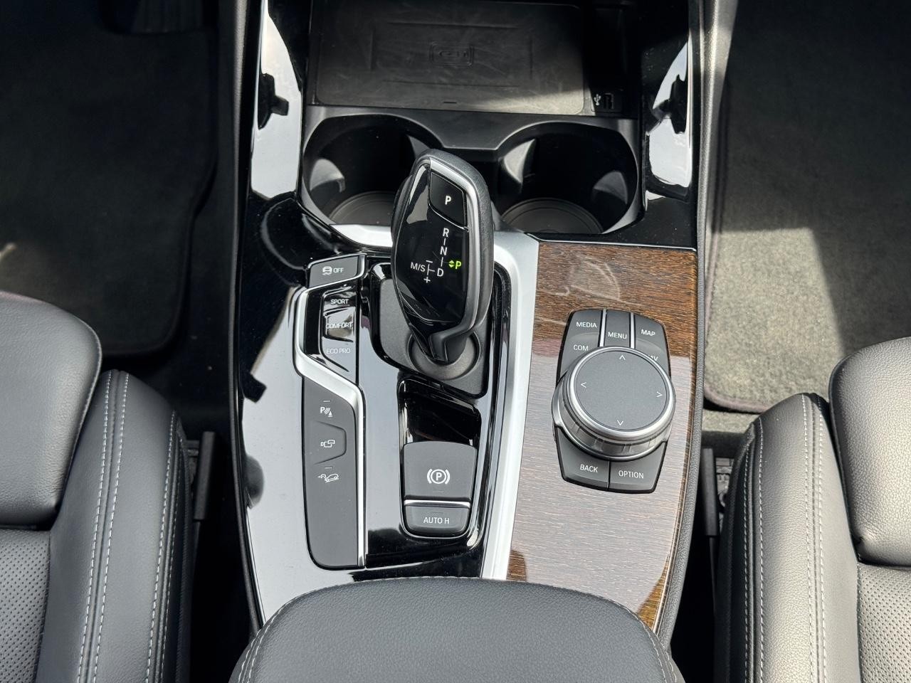 BMW X3 Vehicle Full-screen Gallery Image 16