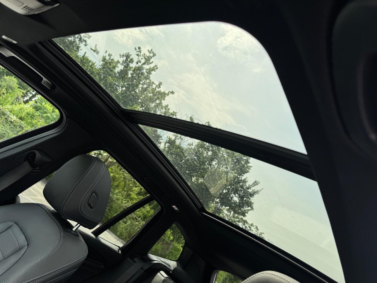 BMW X3 Vehicle Full-screen Gallery Image 20