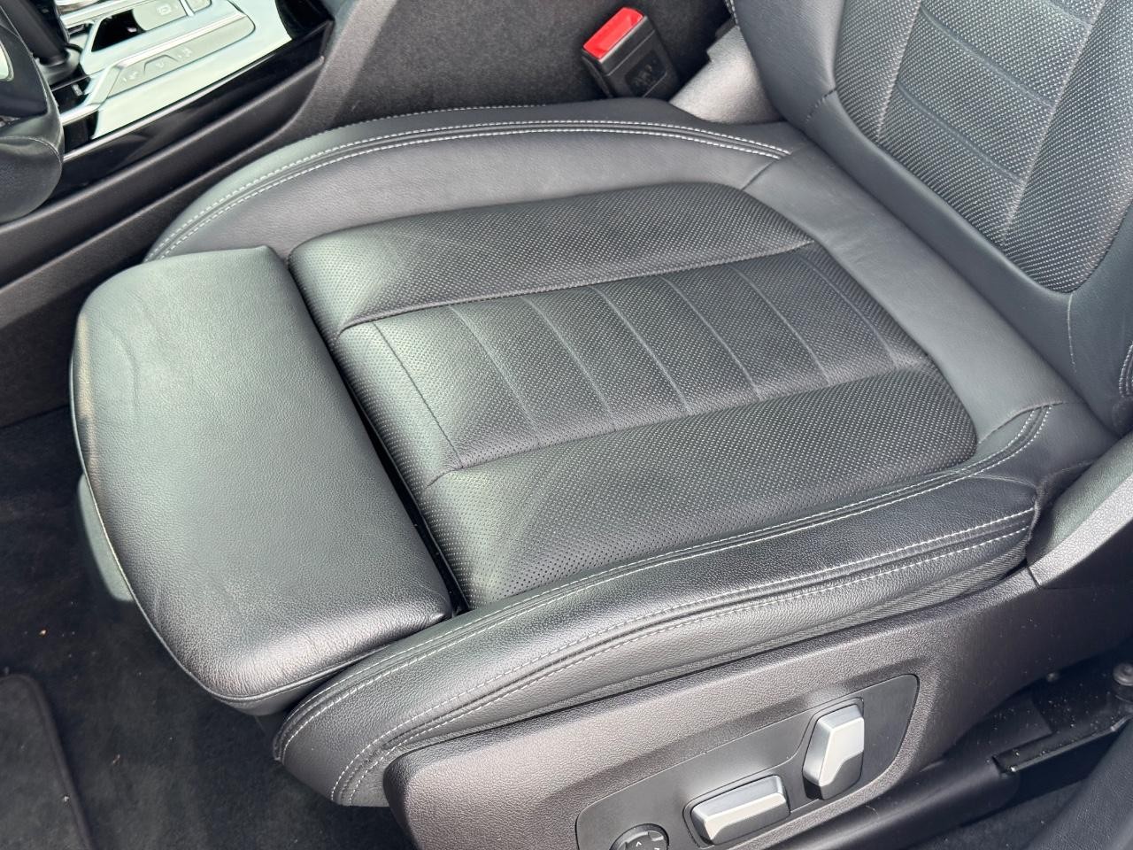 BMW X3 Vehicle Full-screen Gallery Image 29