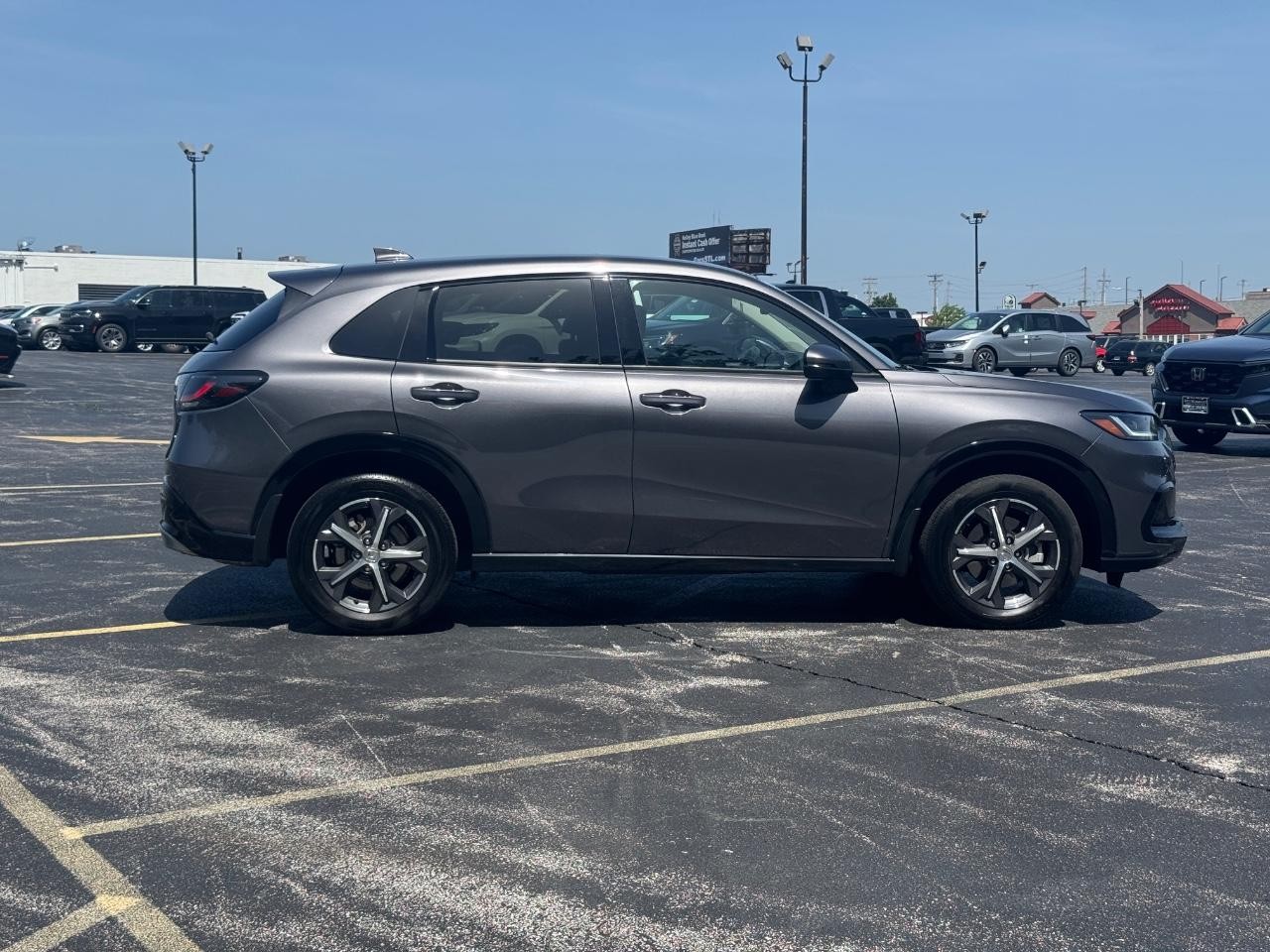 Honda HR-V Vehicle Full-screen Gallery Image 03