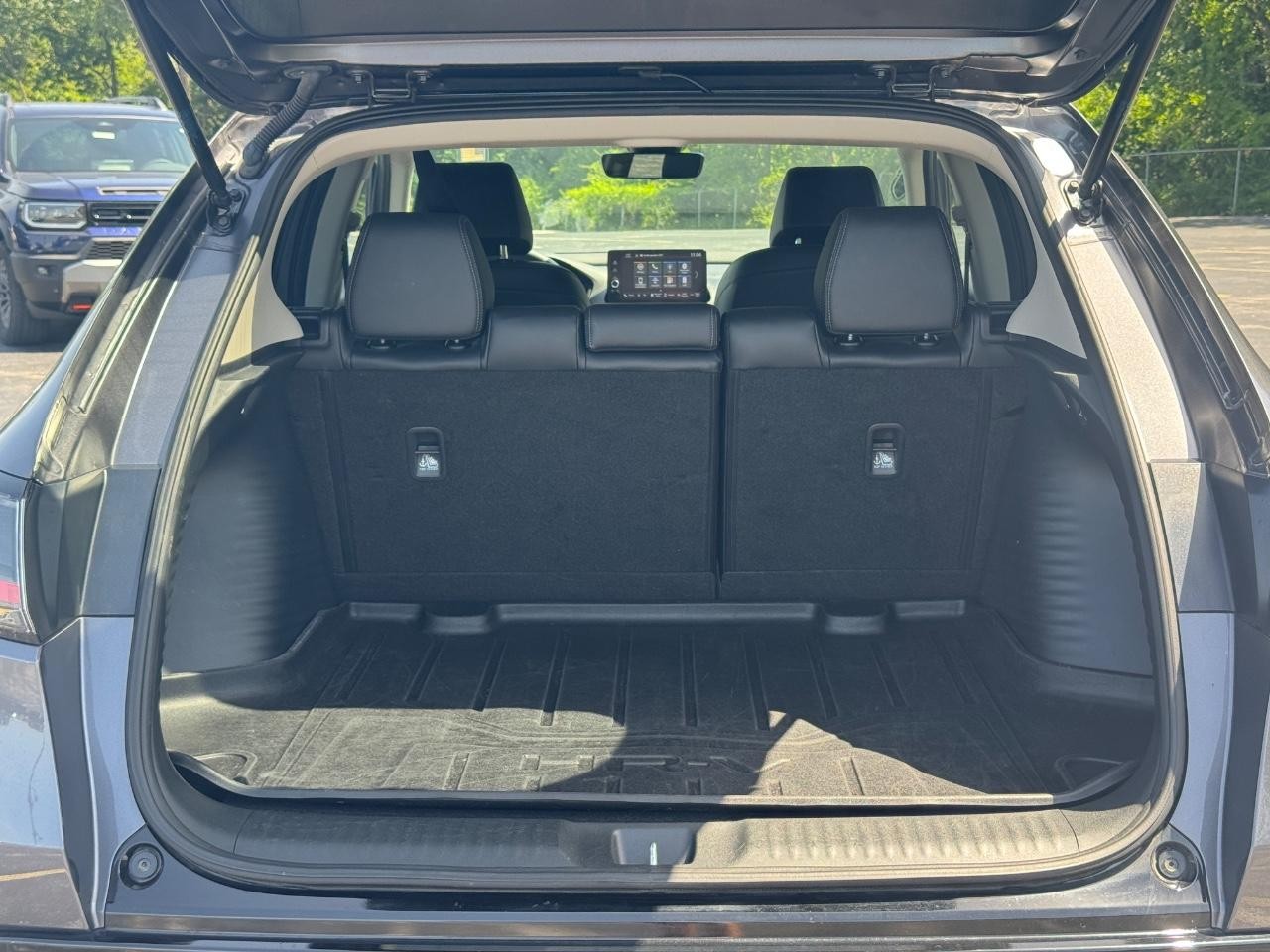 Honda HR-V Vehicle Full-screen Gallery Image 05
