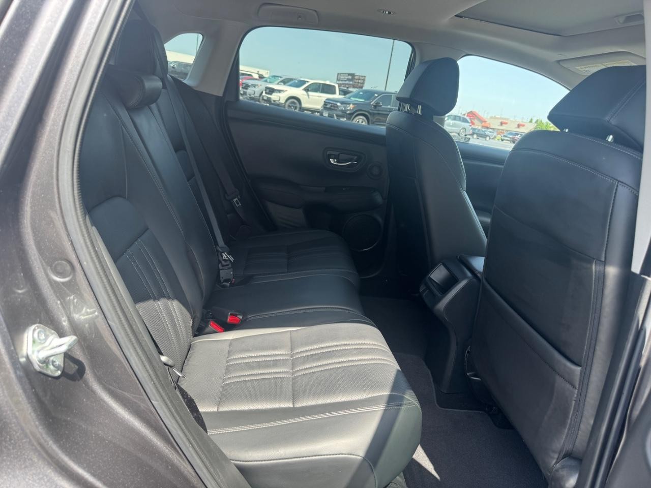 Honda HR-V Vehicle Full-screen Gallery Image 11