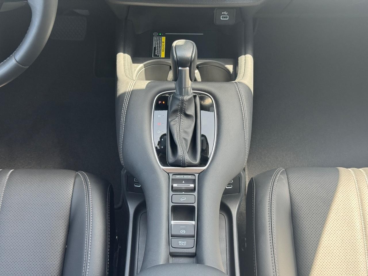 Honda HR-V Vehicle Full-screen Gallery Image 16